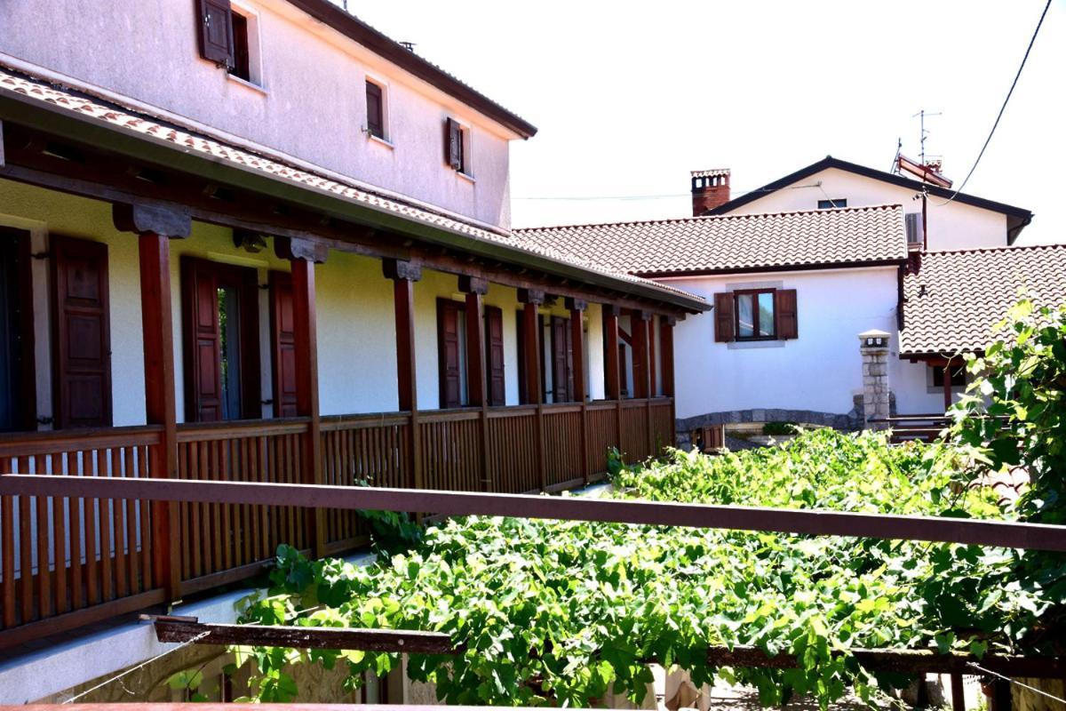 Tourist Farm Skerlj Villa Dutovlje Exterior foto